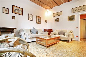 Hostal Florentia Suites