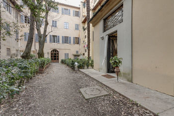 Around Florence Apartments
