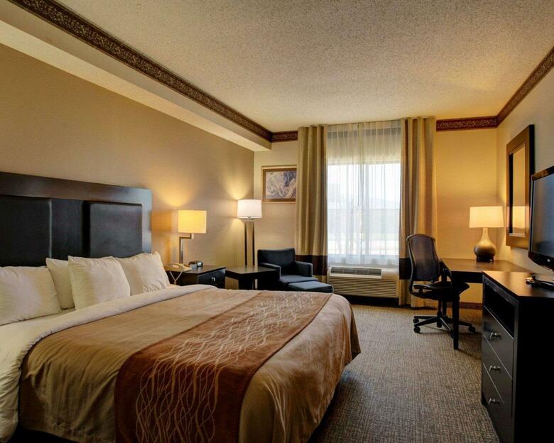 Hotel Comfort Inn & Suites (.)
