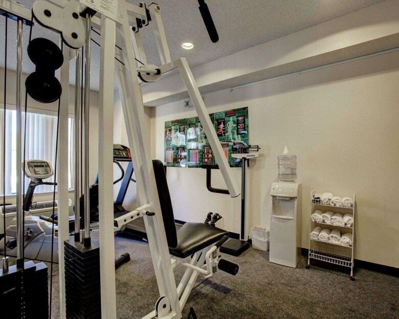Hotel Comfort Inn & Suites (.)