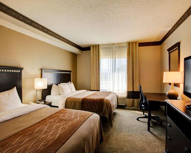 Hotel Comfort Inn & Suites (.)