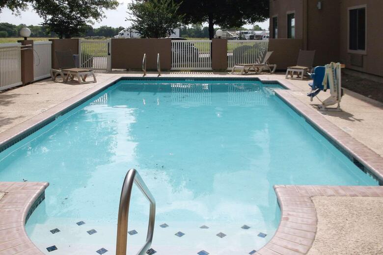 Hotel Comfort Inn & Suites (.)