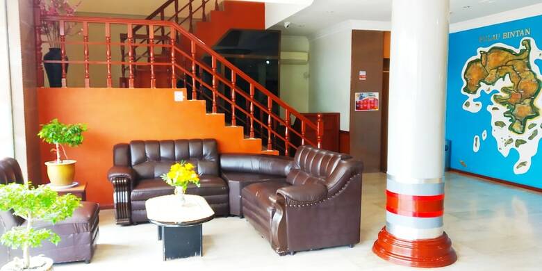 Paradise Hotel