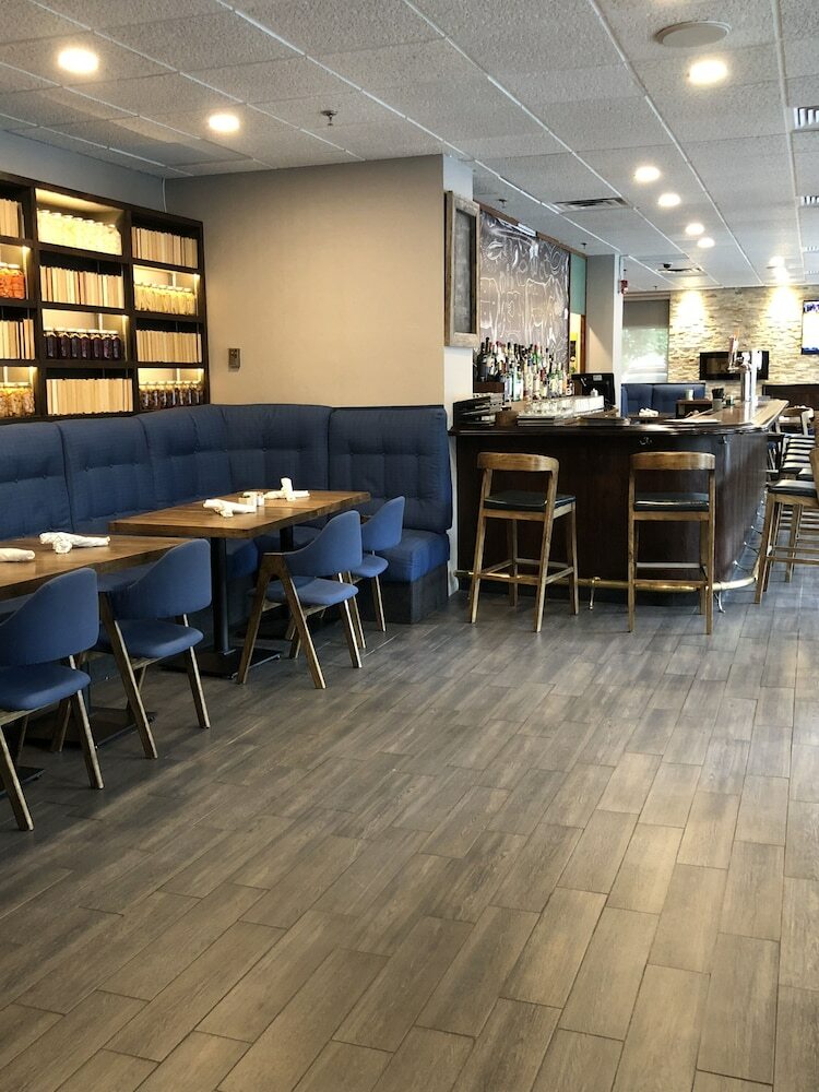 Embassy Hotel & Suites Ottawa