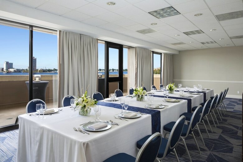 Hotel Sheraton Norfolk Waterside