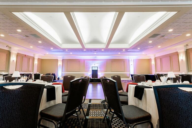 Hotel Executive Royal Inn North Calgary