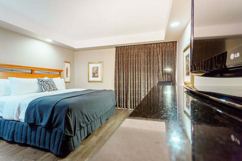 Hotel Executive Royal Inn North Calgary