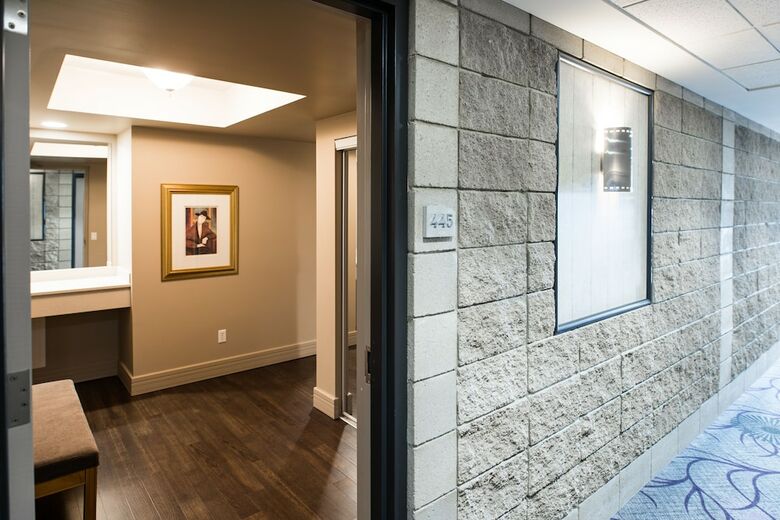 Hotel Executive Royal Inn North Calgary