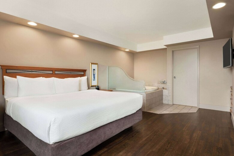 Hotel Executive Royal Inn North Calgary