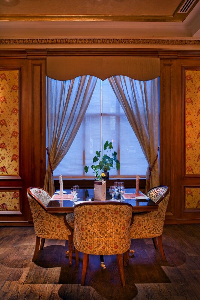 Royal Ascot Hotel