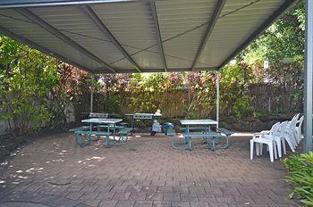 Hotel Beachfront On Trinity Beach Apartments