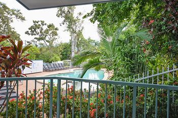Hotel Beachfront On Trinity Beach Apartments