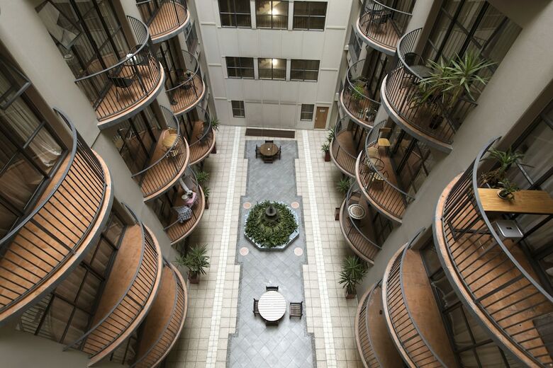 Hotel Quest Atrium
