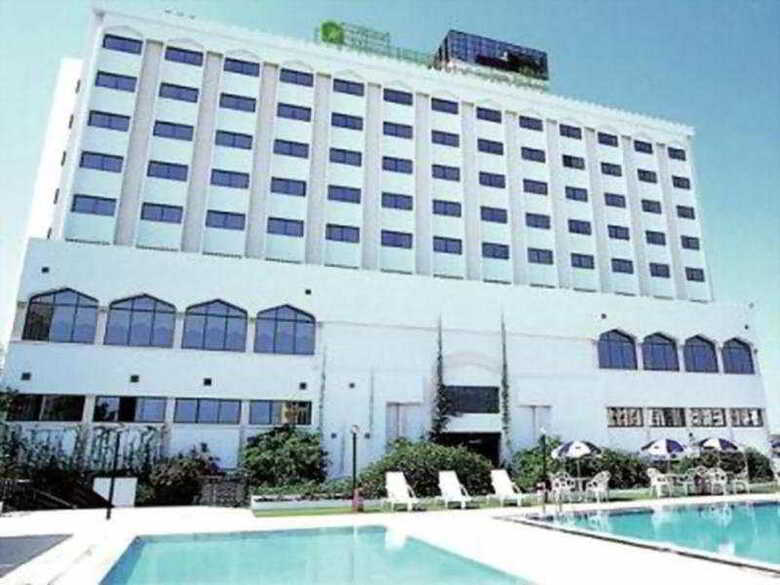 Muscat Holiday Hotel