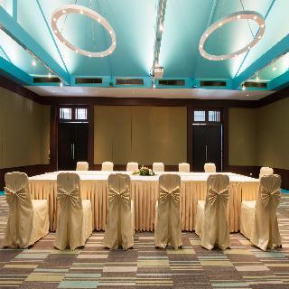 Hotel Banthai Beach Resort And Spa