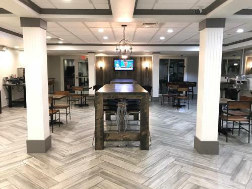 Hotel Cresthill Suites Albany
