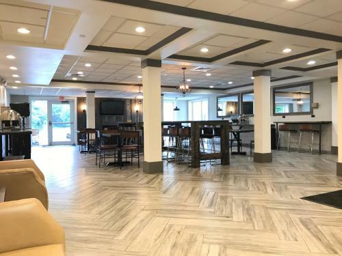 Hotel Cresthill Suites Albany