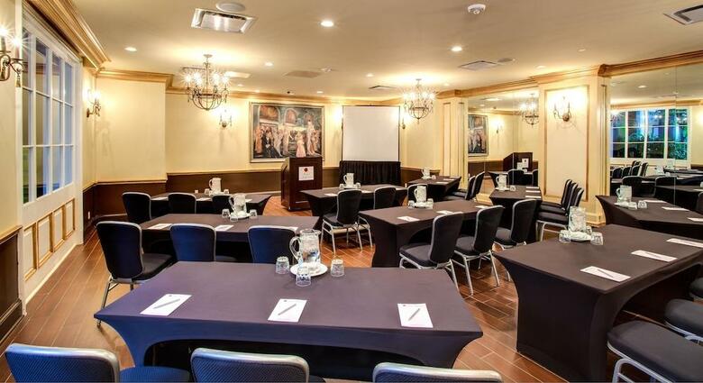 Saint Louis Hotel
