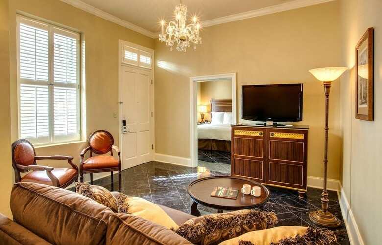 Saint Louis Hotel