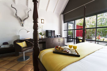 Tom Beach Hotel