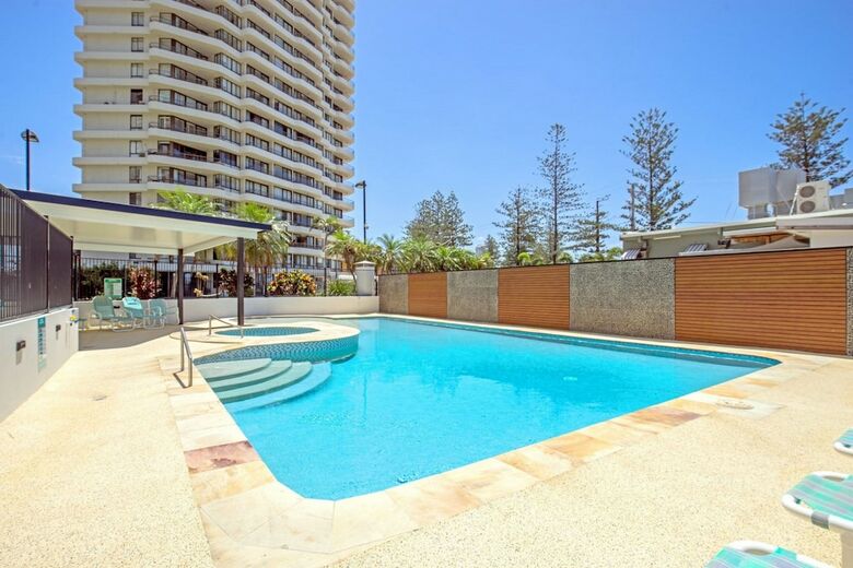 Aparthotel Burleigh Beach Tower