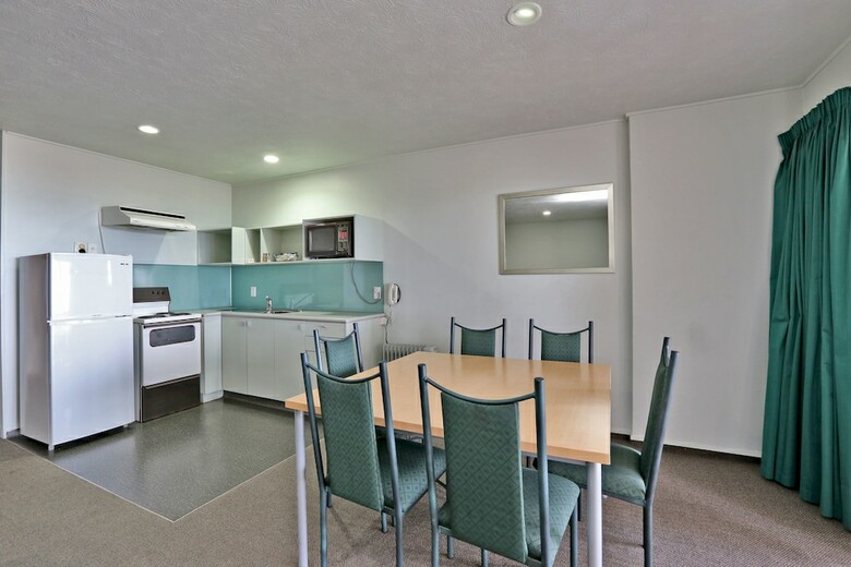 Edgewater Motor Lodge