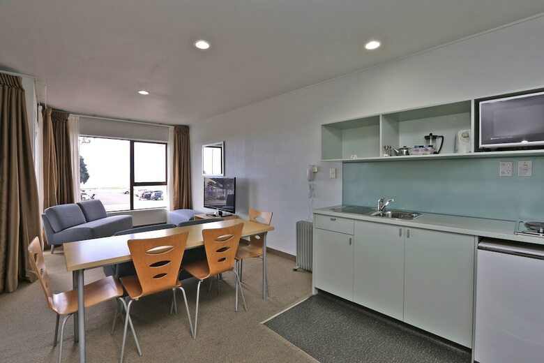 Edgewater Motor Lodge