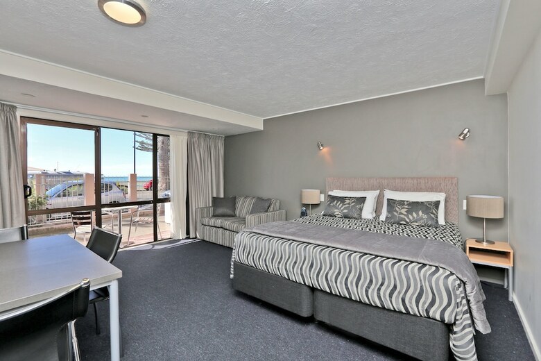 Edgewater Motor Lodge