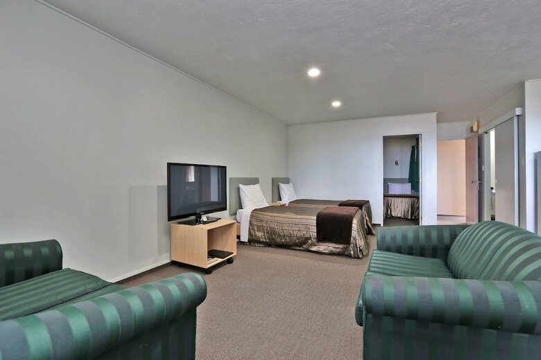 Edgewater Motor Lodge