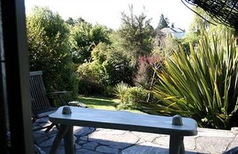 Hostal Joya Garden & Villa Studios