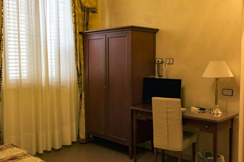 Hotel Joli
