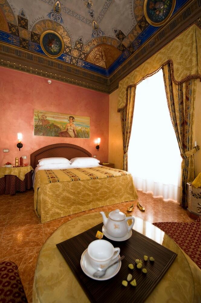 Hotel Joli