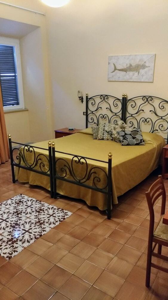 Hotel Nicolas Inn