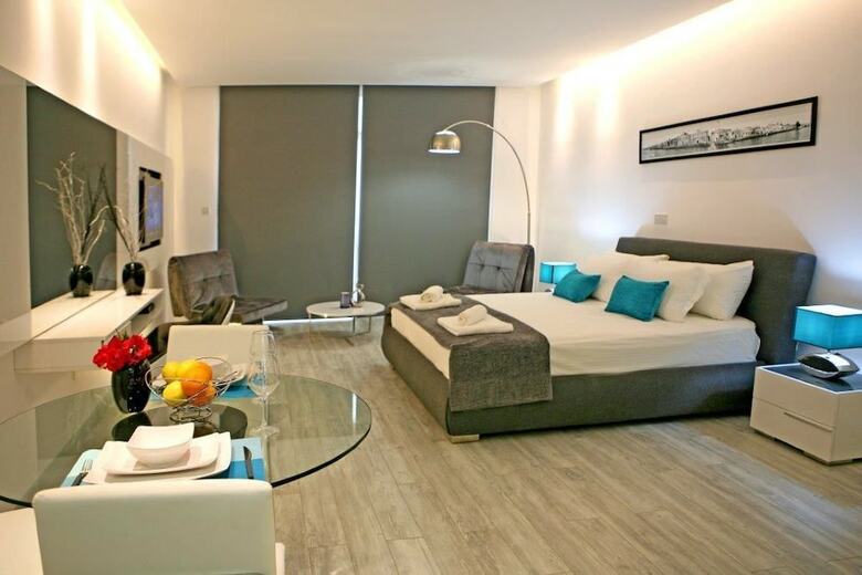 Corina Apartments