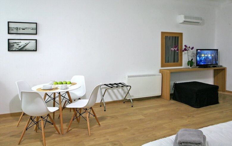 Corina Apartments