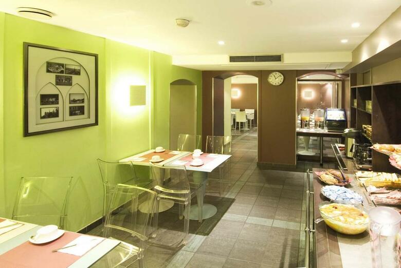 Hotel Magenta Paris