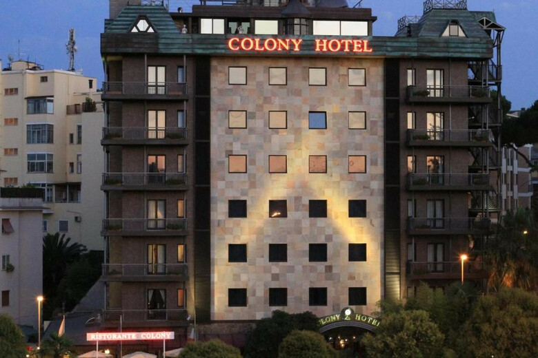 Hotel Colony