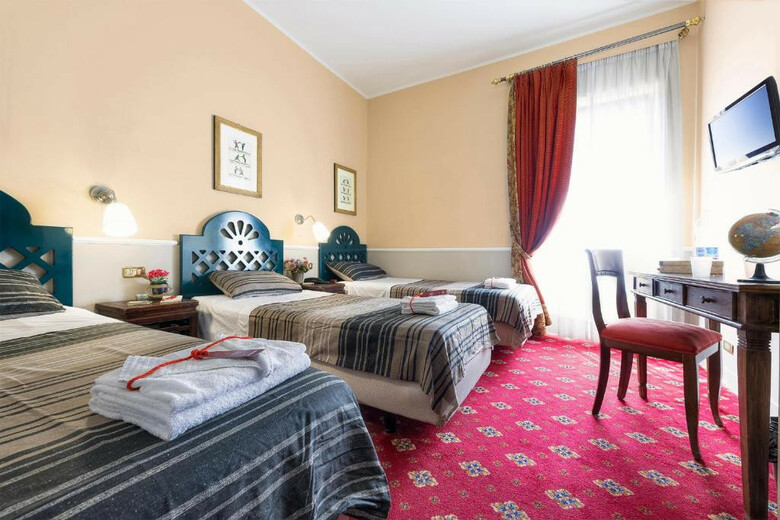Hotel Colony