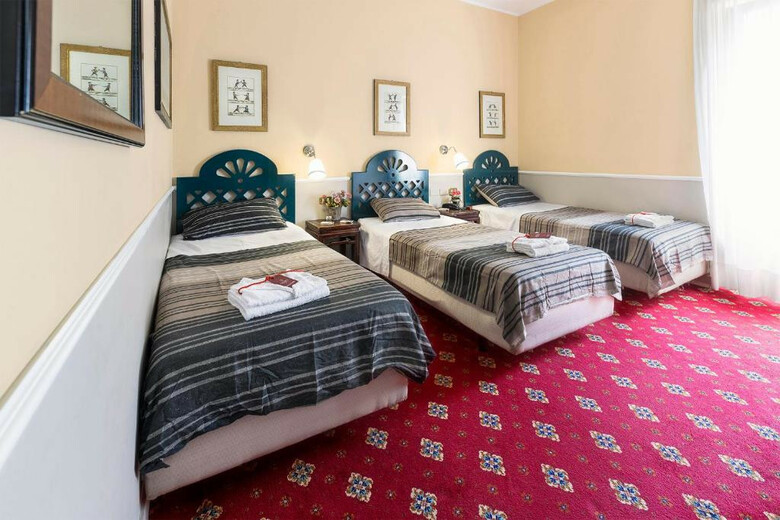 Hotel Colony