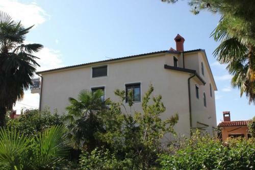 Apartment Basanija 7334a