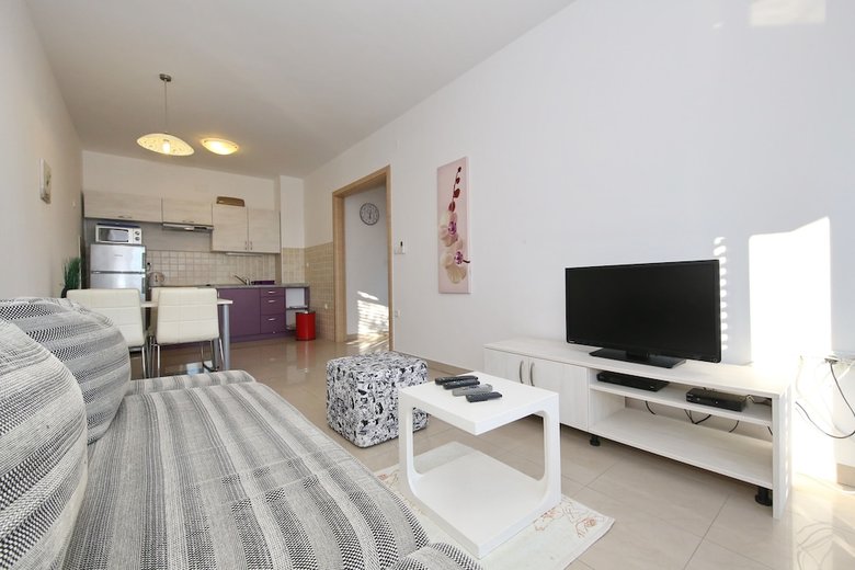 Be-bu-mar Apartments