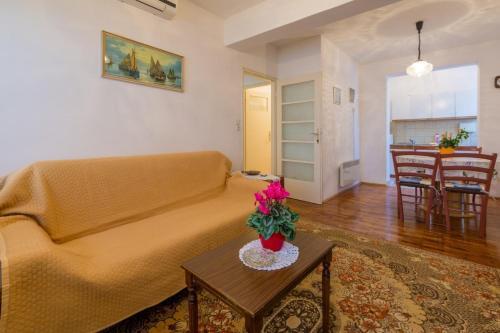 Apartment In Crikvenica 5265