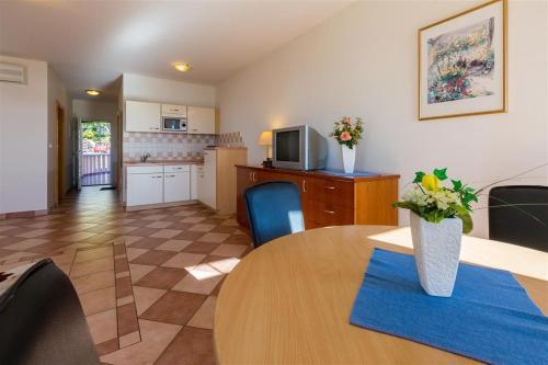 One-bedroom Apartment In Crikvenica Lvii