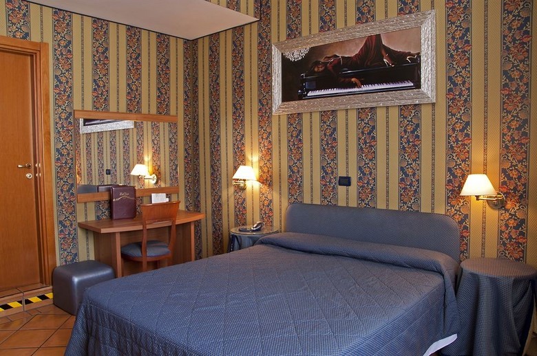 Hotel Lirico