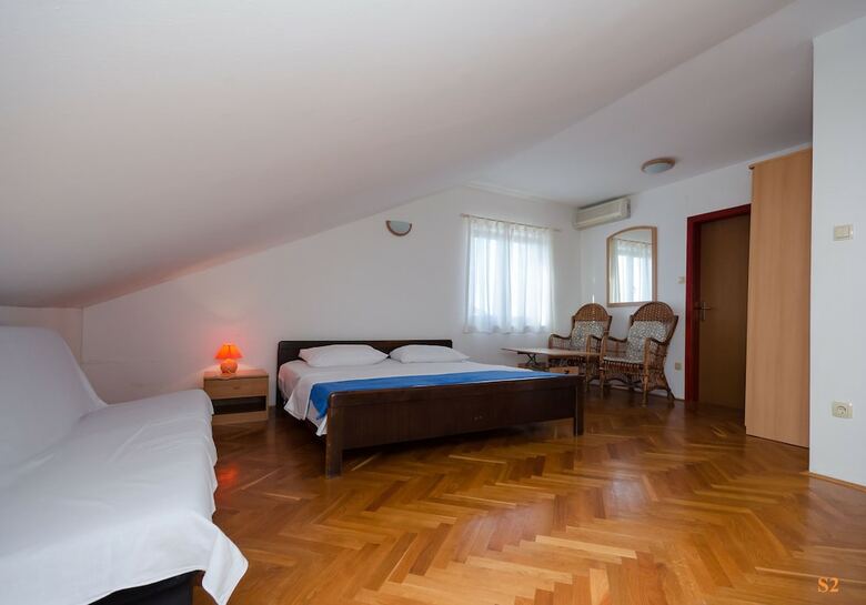 Apartments And Rooms Jaka
