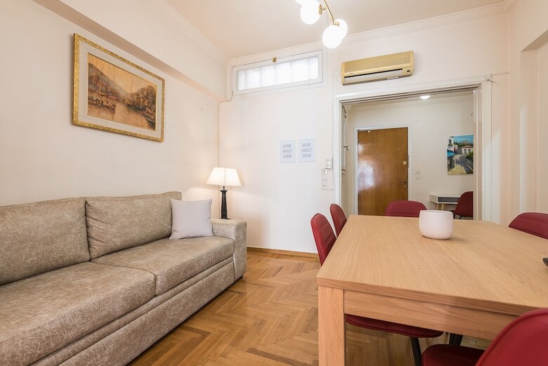 Victoria Apartment