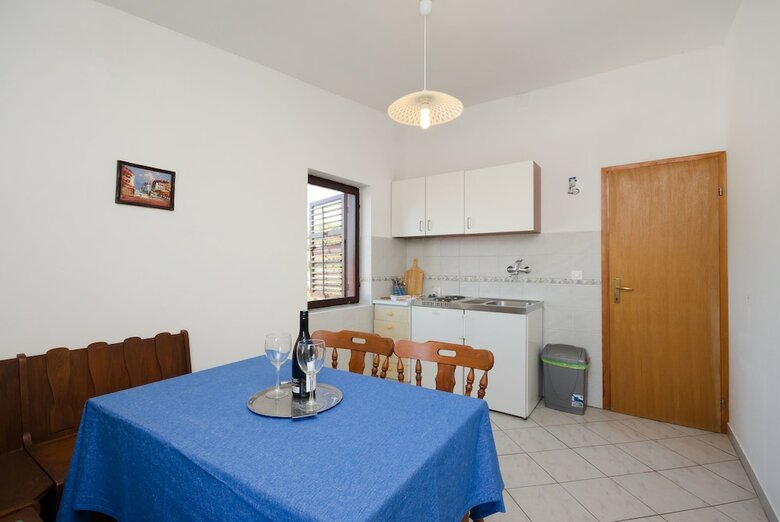 Apartments Mladen