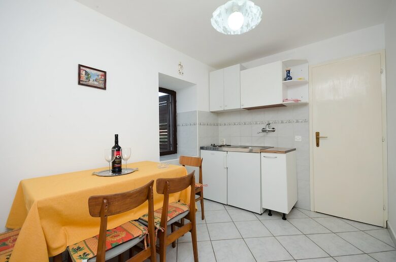 Apartments Mladen