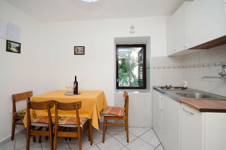 Apartments Mladen