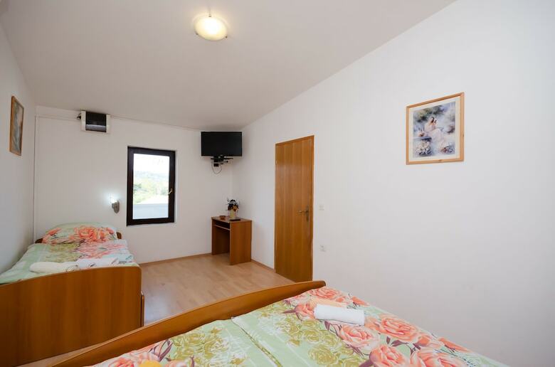 Apartments Mladen